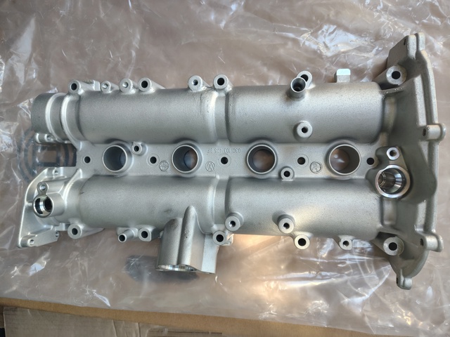 Кришка клапанів 03C103475BF VAG