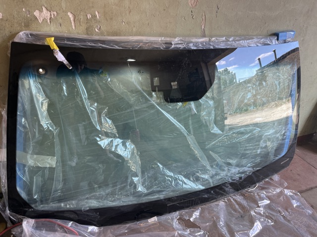 Переднє скло 561016B912 TOYOTA