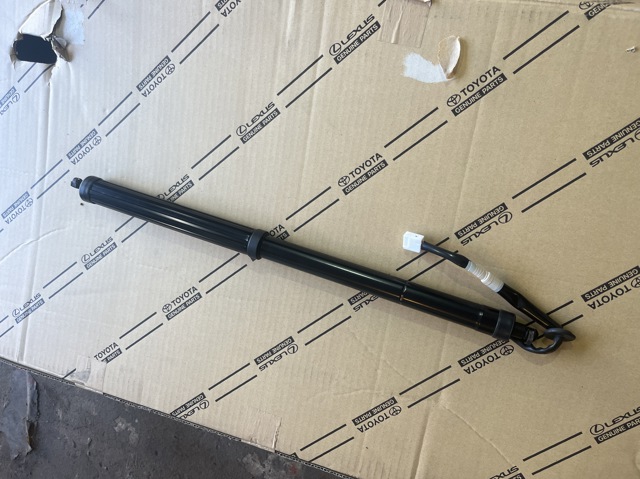 Амортизатор двері 3/5-ї задньої 6891079019 TOYOTA