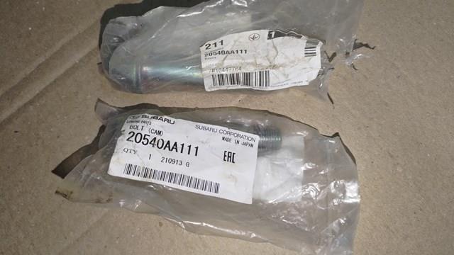 Болт кріплення заднього розвального важеля, внутрішній 20540AA111 SUBARU