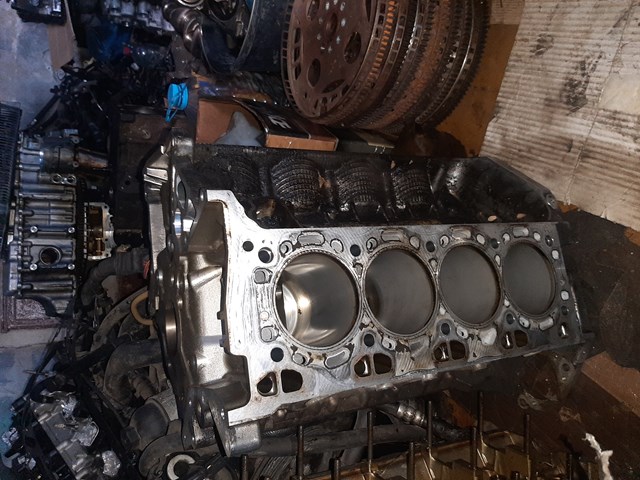 Блок двигуна 11112296651 BMW