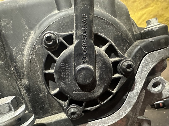 Клапан електромагнітний положення (фаз) розподільного валу 05048045AB CHRYSLER