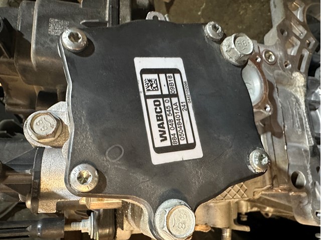 Насос вакуумний 05048401AA CHRYSLER