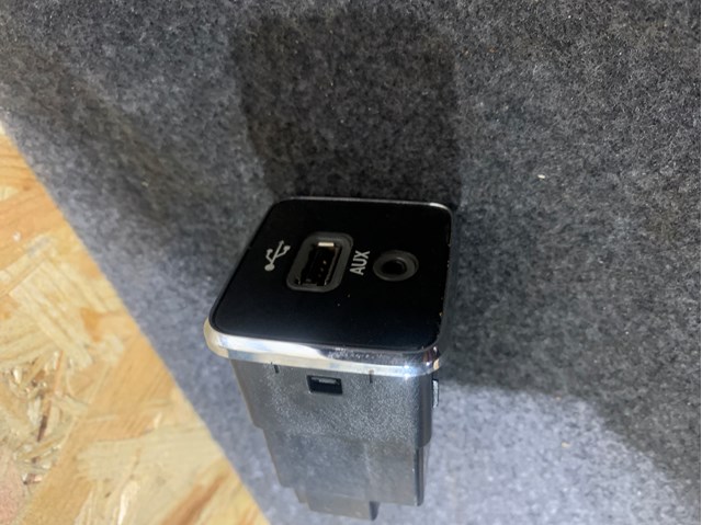 USB-розгалужувач 5XG28DX9AD CHRYSLER