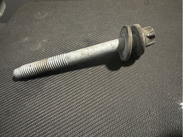 Болт подушки рами кузова 6511500AA CHRYSLER