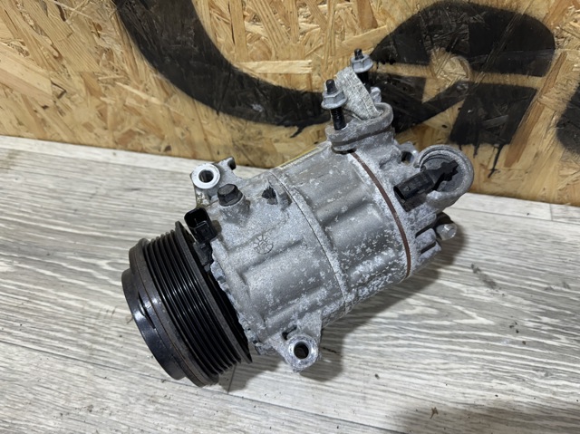 Компресор кліматичної установки 68245083AA CHRYSLER