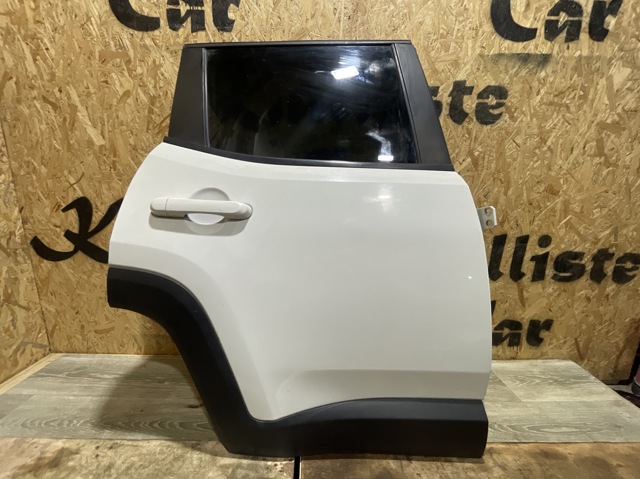 Двері пасажирські задні праві 68320674AA CHRYSLER