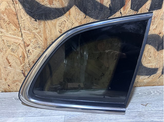 Скло кузова/багажного відсіку, праве 68415290AA CHRYSLER