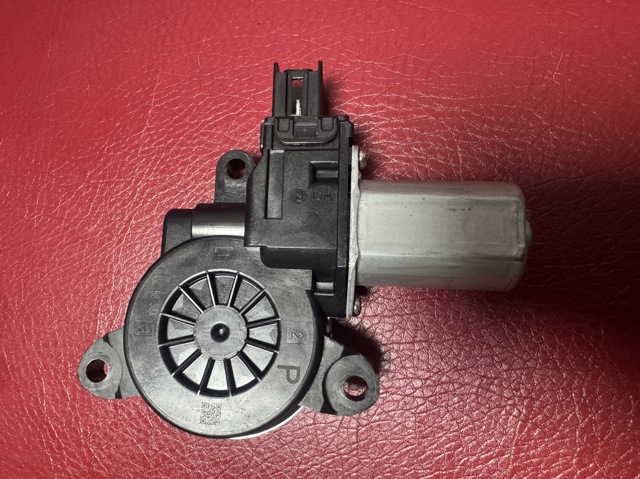 Двигун склопідіймача двері передньої, правої B45C5858X MAZDA