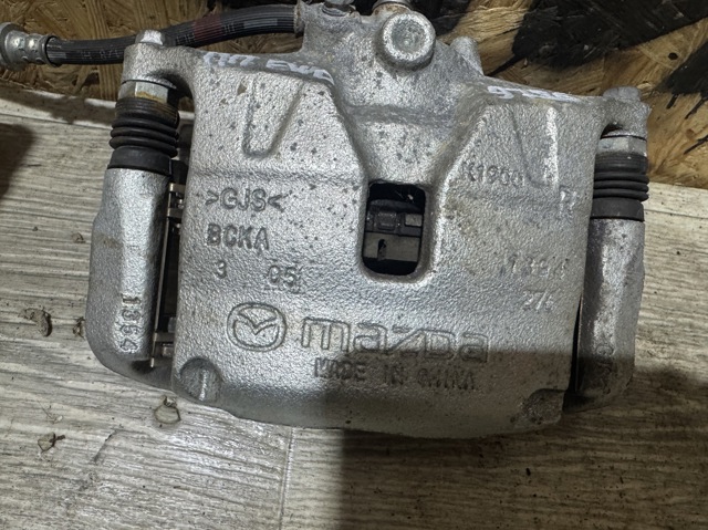 Супорт гальмівний, передній, правий BCYA3398ZB MAZDA