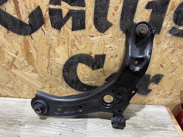 Поперечний важіль BDNG34350 MAZDA