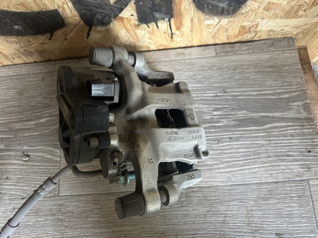 Супорт гальмівний задній правий BDYS2661X MAZDA