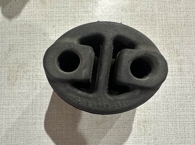 Подушка кріплення глушника Toyota Avensis 2