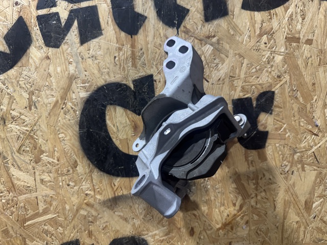 Права подушка двигуна K15639060 MAZDA
