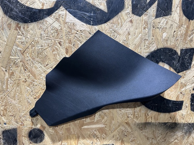 Декоративна накладка центральної консолі KB7W64240A02 MAZDA