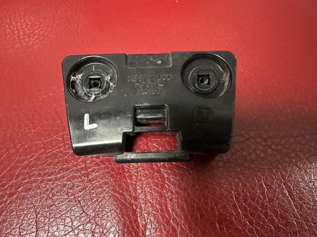 Кронштейн крила заднього KB8A51U30 MAZDA
