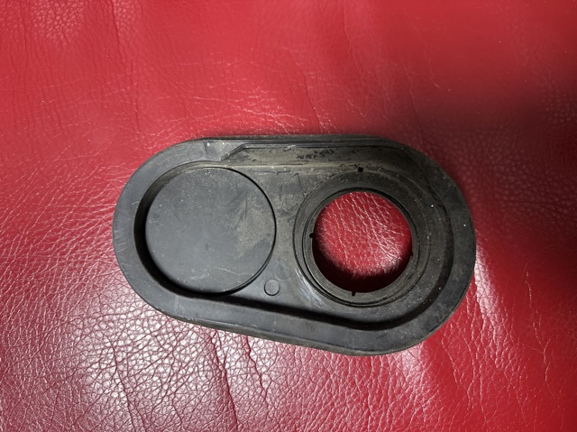 Лючок (дверцята) бензобака KB8M42240B MAZDA