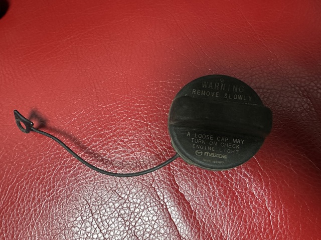 Кришка / пробка бензобака KD3542250A MAZDA
