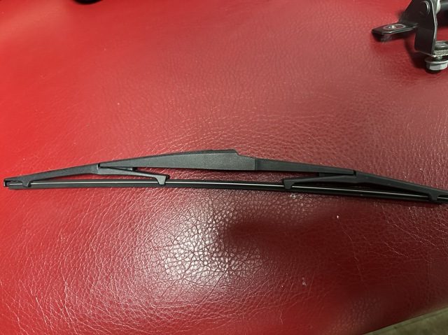 Щітка склоочисника заднього скла KD4767330 MAZDA