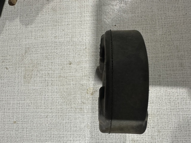 Подушка кріплення глушника KL1640061 MAZDA