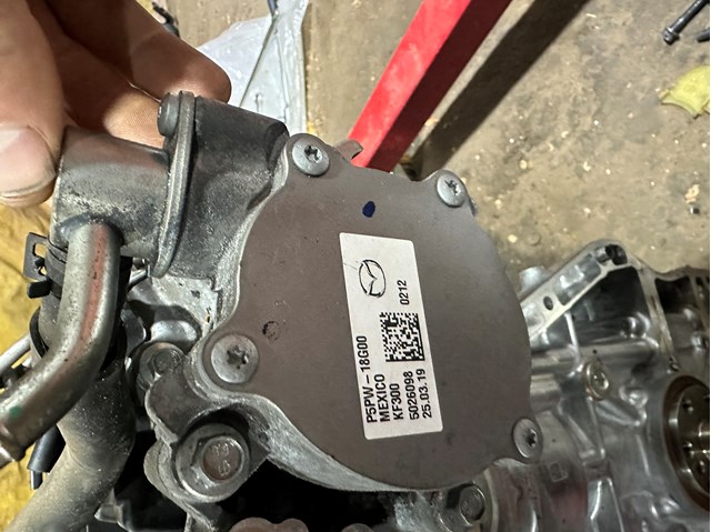 Насос вакуумний P5PW18G00 MAZDA