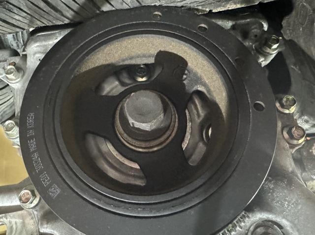 Шків колінвала (демпфер ) PE0111400A MAZDA