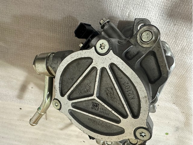 Насос вакуумний PE2718G00A MAZDA