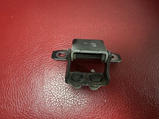 Петля задньої багажної, 3/5 -ої двері TK4862210C MAZDA