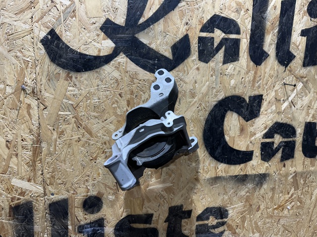 Права подушка мотора TK7839060B MAZDA