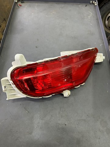 Протівотуманнка задня, ліва KB8M51660C MAZDA