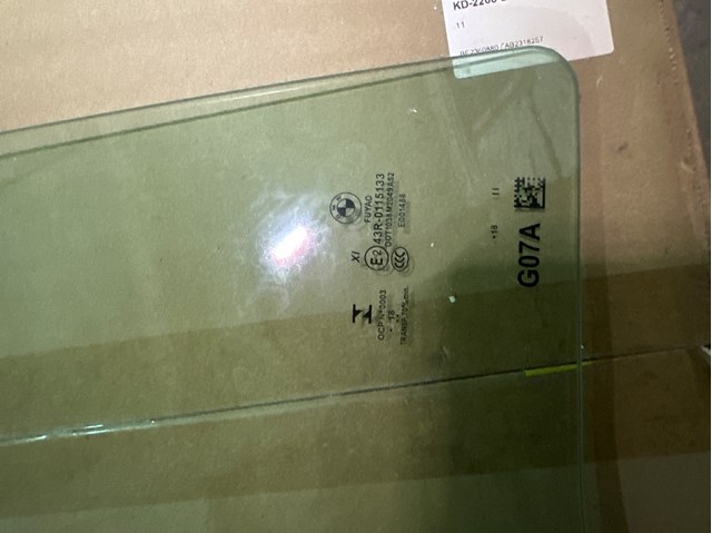 Скло заднє ліве 51358496027 BMW
