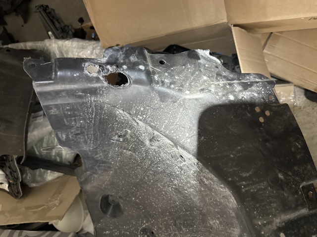 Підкрилок переднього крила, правий задній 51717394816 BMW