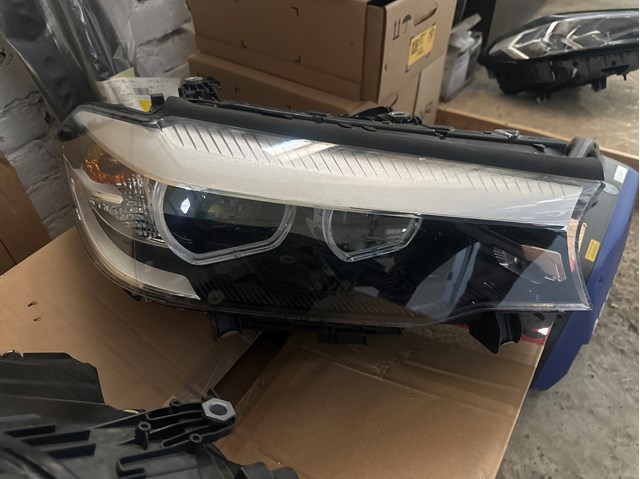 Фара передня права 63117214960 BMW