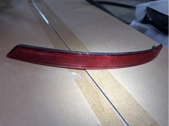 Відбивач бампера заднього правий 63147844024 BMW