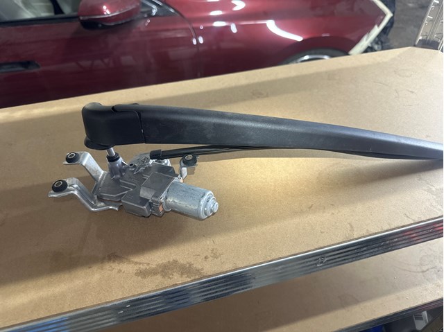 Двигун склоочисника заднього скла 67637453144 BMW