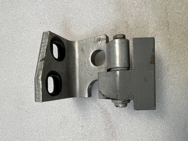 Петля задніх правих дверей 41528269840 BMW