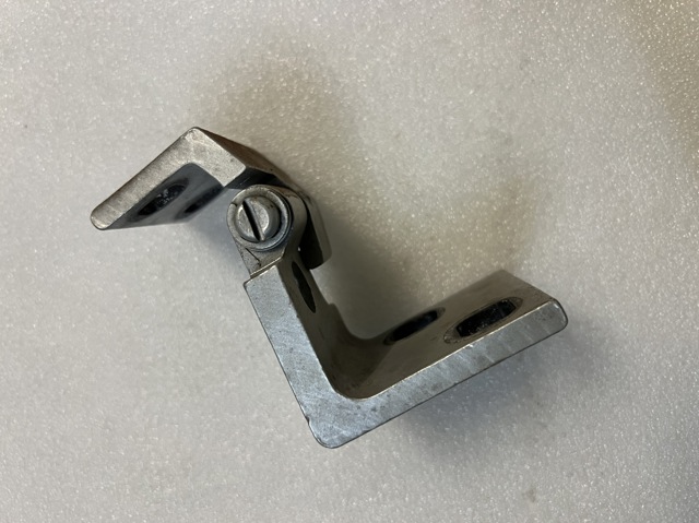 Петля задніх дверей, правих 41528269846 BMW