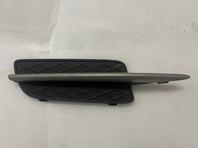 Решітка переднього бампера, права 51117159594 BMW