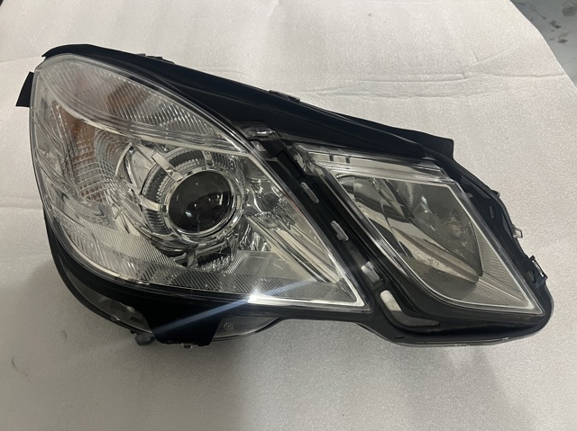 Фара передня права A2128208661 MERCEDES