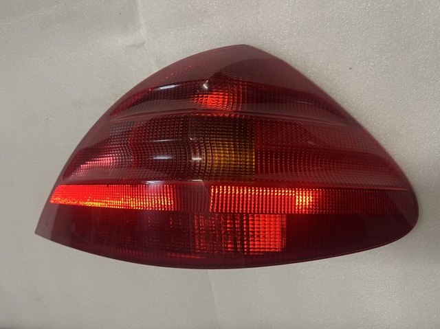 Ліхтар задній правий A2308200264 MERCEDES