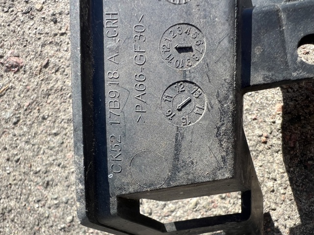 Кронштейн бампера заднього, правий LR076521 LAND ROVER