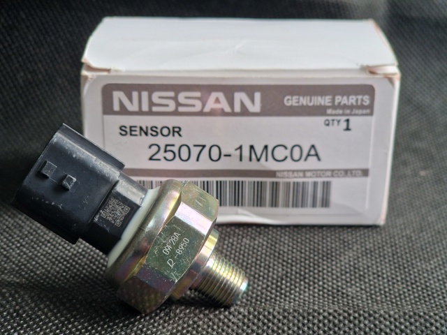 Датчик тиску масла 250701MC0A NISSAN