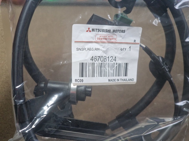 Датчик АБС (ABS) задній правий 4670B124 MITSUBISHI