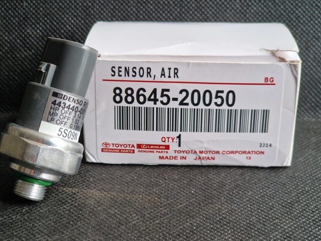 Клапан тиску кондиціонера 8864520050 TOYOTA