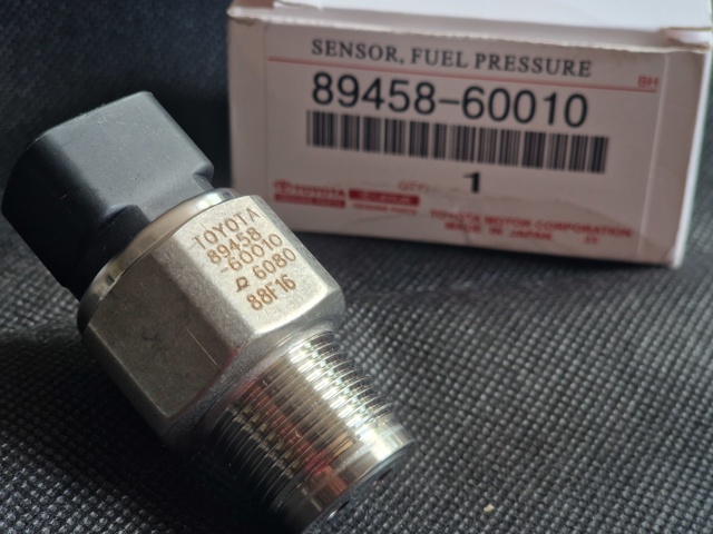 Датчик тиску палива 8945860010 TOYOTA