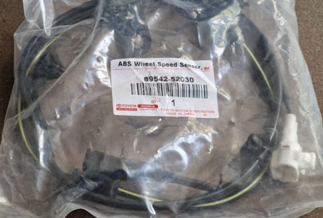 Передній правий датчик абс 8954252030 TOYOTA
