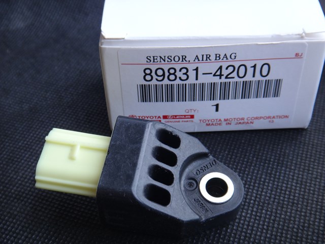Датчик подушки безпеки 8983142010 TOYOTA