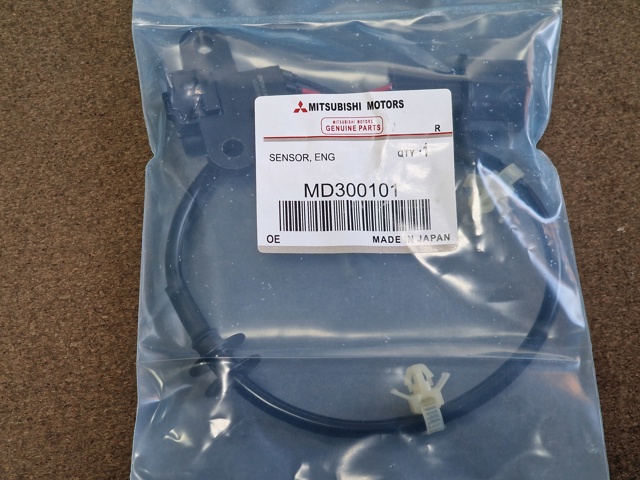 Датчик положення (оборотів) коленвалу MD300101 MITSUBISHI