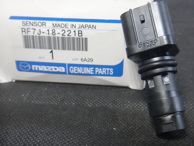 Датчик положення колінвала RF7J18221B MAZDA