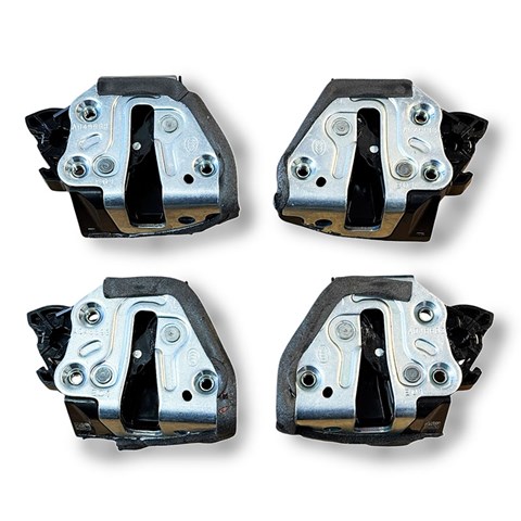 Замок двері правої передньої A046693 TOYOTA